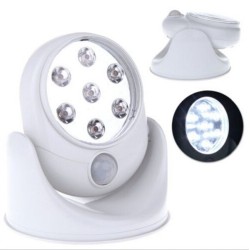 LAMPADA A 7 LED CON SENSORE DI MOVIMENTO E CREPUSCOLARE.ALIMENTAZIONE 3 BATT AA.